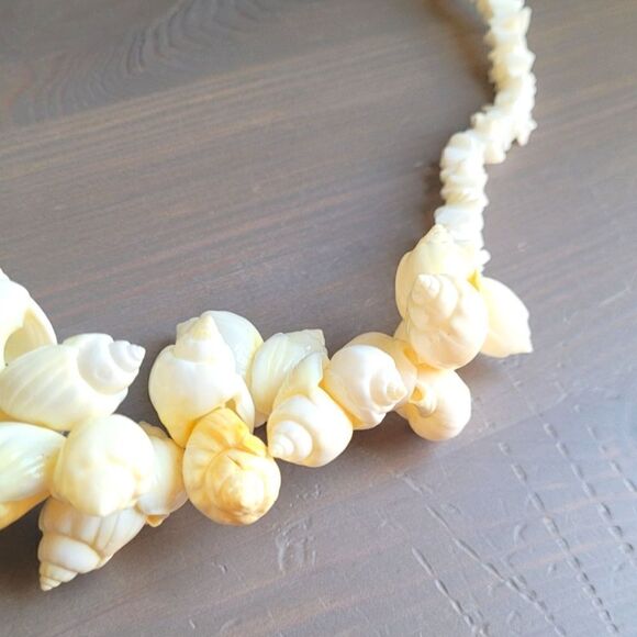 New! White & Yellow Summer Shell Necklace Puka Light Pastel - Picture 3 of 6